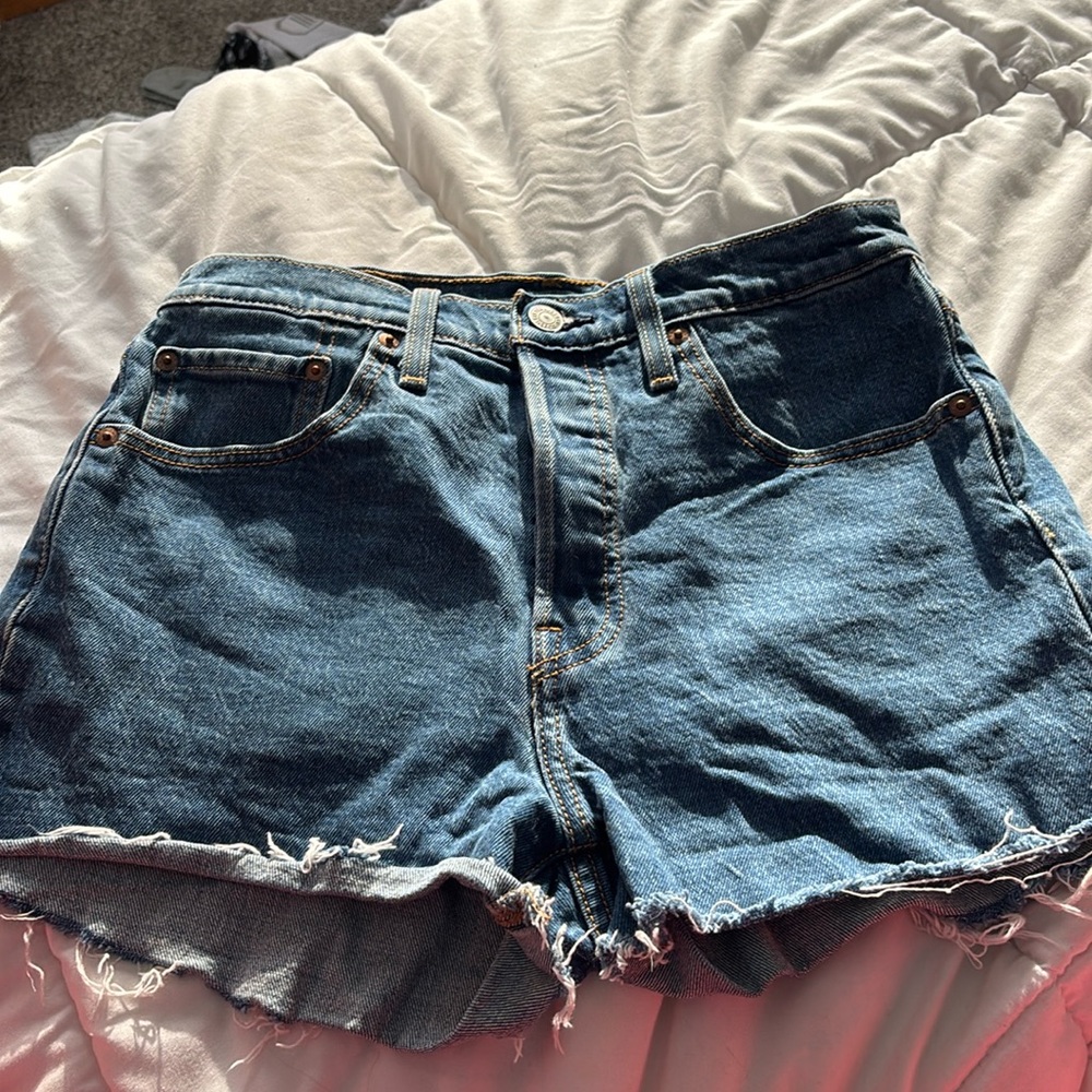 High waisted Levi shorts